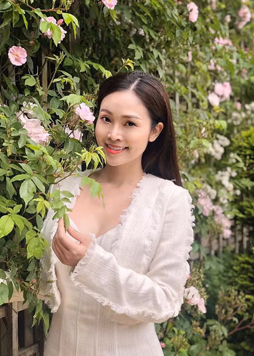 Nhan sắc đời thường của Thùy Linh gây chú ý.