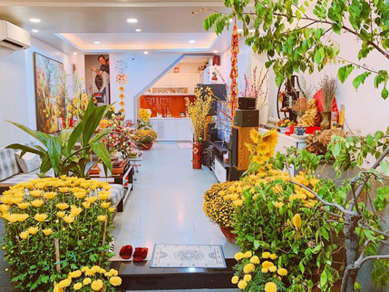 Nàng hoa hậu sống cùng gia đình trong căn nhà có nội thất sang trọng. Được biết, bố mẹ của Khánh Vân chỉ là công chức bình thường.