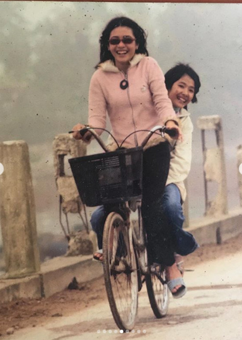 Tuy cuộc sống vất vả, khó khăn nhưng á hậu Hoàng Thùy luôn suy nghĩ tích cực, có niềm tin vào bản thân.