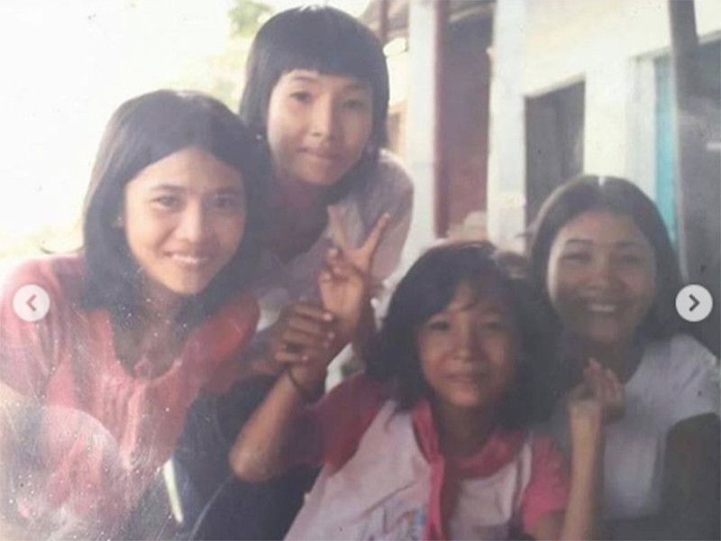 Trong suốt 10 năm, nàng á hậu ngược xuôi bán hàng rong để phụ giúp gia đình. Đến khi vào đại học, cô đi bán sim điện thoại.