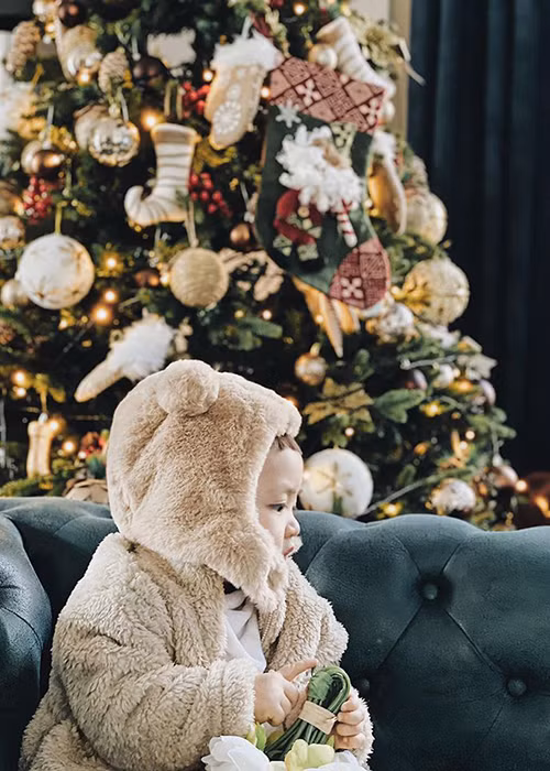 Tú Anh thường xuyên đăng tải hình ảnh con trai nhưng chưa để bé lộ diện hoàn toàn.