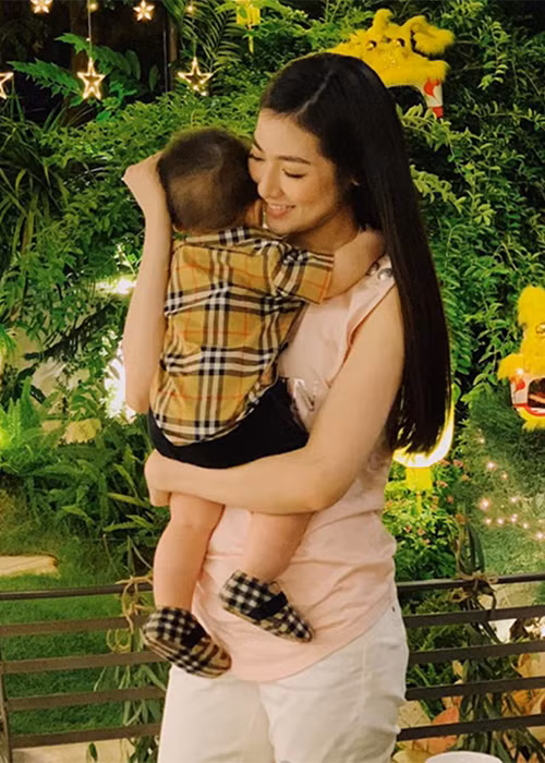 Vợ chồng Tú Anh vẫn thỉnh thoảng "trốn con" đi chơi để hâm nóng tình cảm.