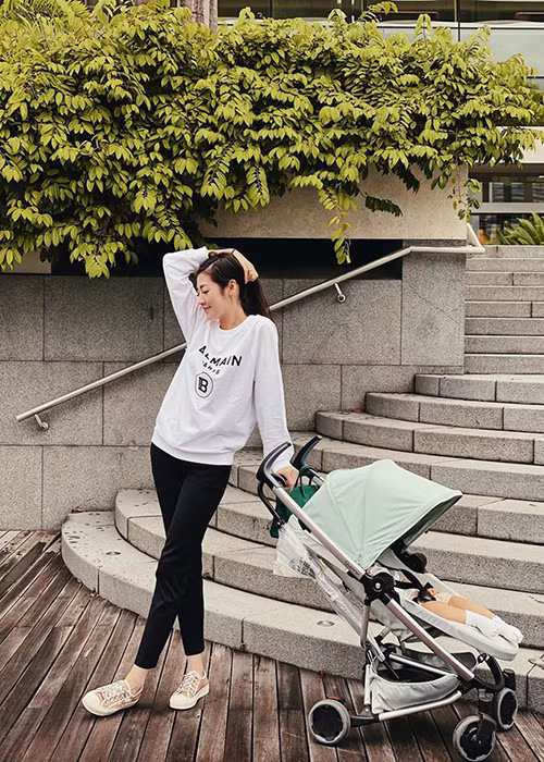 Tú Anh không chỉ được chồng cưng chiều mà còn may mắn có bố mẹ chồng rất tâm lý, luôn ủng hộ vợ chồng cô.