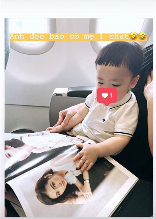Mới đây, nàng á hậu khoe con trai đã nhận ra hình ảnh mẹ trên tạp chí.