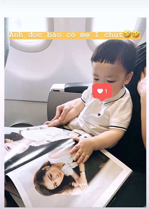 Mới đây, nàng á hậu khoe con trai đã nhận ra hình ảnh mẹ trên tạp chí.