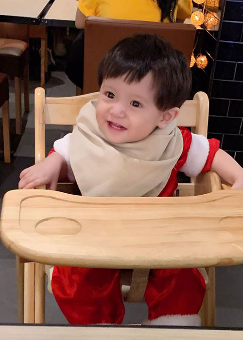 Bé Đỗ Thiên Phú là con trai thứ hai của diễn viên Thanh Thúy và đạo diễn Đức Thịnh. Cậu nhóc có tên thân mật là Tết vì chào đời vào mùng 3 Tết Nguyên đán 2019.