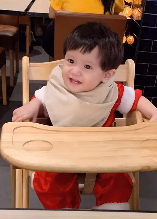 Bé Đỗ Thiên Phú là con trai thứ hai của diễn viên Thanh Thúy và đạo diễn Đức Thịnh. Cậu nhóc có tên thân mật là Tết vì chào đời vào mùng 3 Tết Nguyên đán 2019.