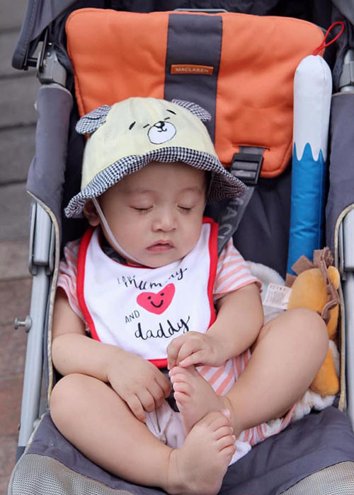 Người hâm mộ "đứng ngồi không yên" trước những biểu cảm quá đỗi hài hước của bé Tết.