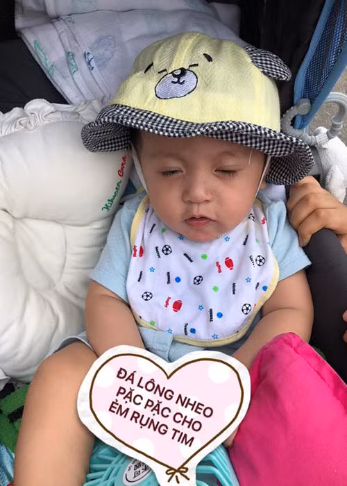 Không chỉ Đức Thịnh, Thanh Thúy cũng chia sẻ hình ảnh dễ thương của bé Tết.