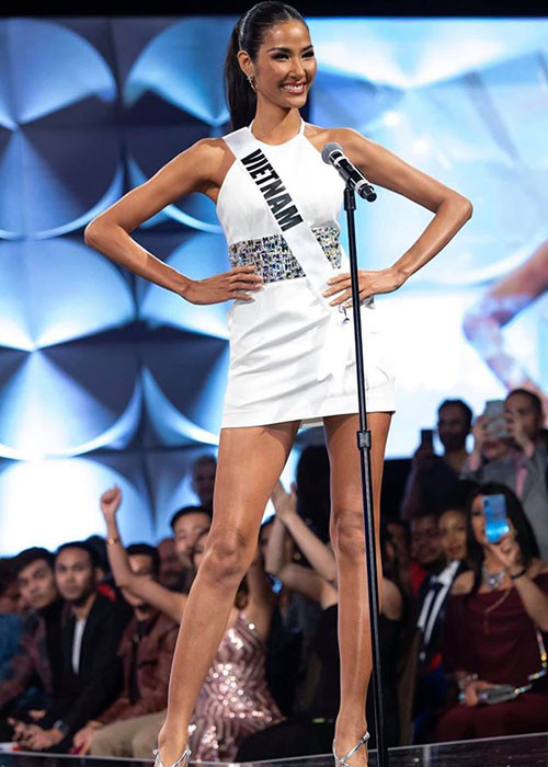 Không chỉ tại chung kết Hoa hậu Hoàn vũ Thế giới 2019, Hoàng Thùy còn ghi điểm tại bán kết lẫn các hoạt động trước đó.