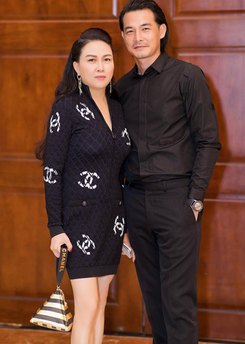 Chuyện tình của Quách Ngọc Ngoan và Phượng Chanel từng làm hao tốn nhiều giấy mực của báo chí khi anh có mối quan hệ khá mập mờ với doanh nhân hơn tuổi giữa ồn ào ly hôn Lê Phương.