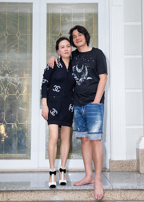 Sau khi khiến cư dân mạng xôn xao vì hình xăm, nam diễn viên đăng tải hình ảnh đón sinh nhật bên bạn gái kèm chú thích "Đôi bạn già".