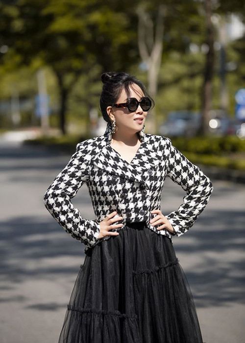 Tuy nhiên, phong cách thời trang của Phượng Chanel vẫn lên xuống thất thường.