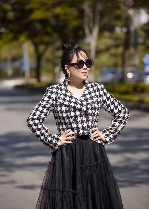 Tuy nhiên, phong cách thời trang của Phượng Chanel vẫn lên xuống thất thường.