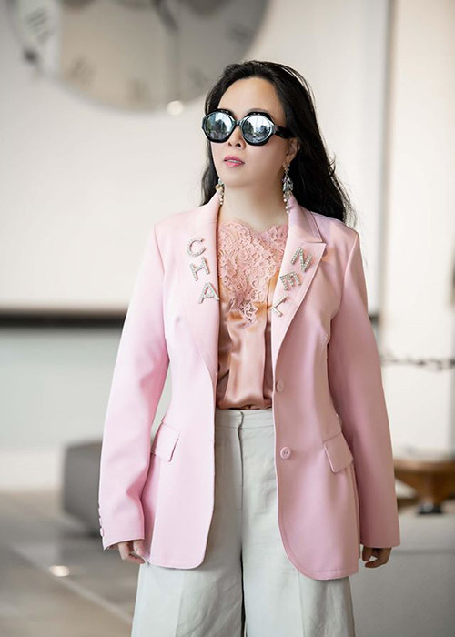 Người tình đại gia của Quách Ngọc Ngoan lâu nay là tín đồ hàng hiệu của Chanel.