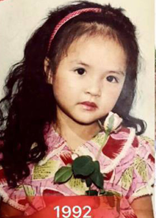 Ngày bé, Thu Quỳnh sở hữu gương mặt đáng yêu như búp bê.