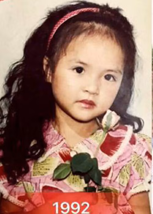 Ngày bé, Thu Quỳnh sở hữu gương mặt đáng yêu như búp bê.