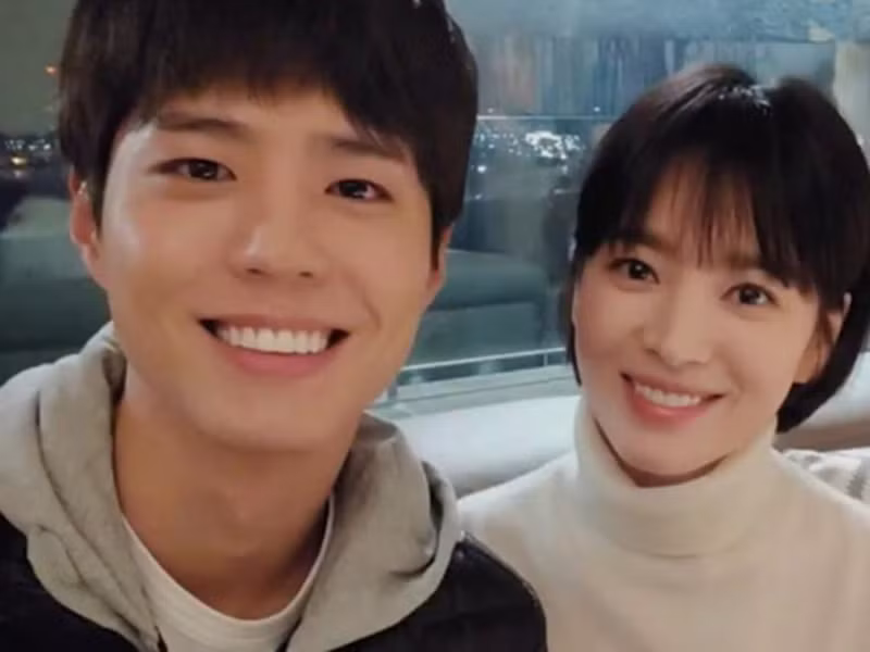 Sau chia sẻ ngầm ám chỉ đến Park Bo Gum của Song Hye Kyo, Song Joong Ki bất ngờ tuyên bố rời khỏi chính công ty chung với Park Bo Gum.