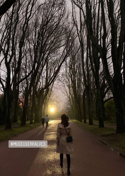 Nữ diễn viên dường như không bận tâm đến tin đồn đời tư.