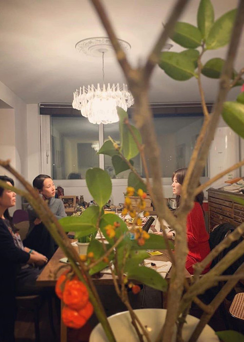 Mặc kệ những đồn đoán, nữ diễn viên tận hưởng cuộc sống độc thân vui vẻ bên gia đình, bạn bè. Mời quý độc giả xem video "Song Hye Kyo lên tiếng việc ly hôn với Song Joong Ki". Nguồn VTC14