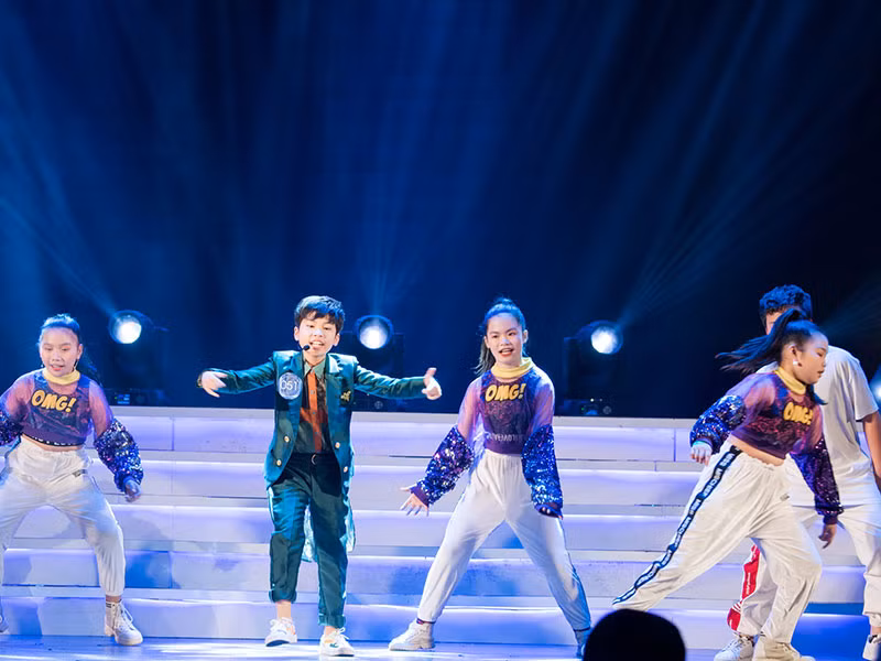 Con trai Hoang Tung - BTV Kieu Ngan lot CK “Giong hat hay tieng Han”