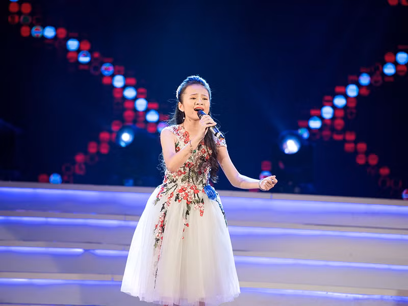 Ngoài Chí Bách, top 10 còn gồm Trần Minh Thư, Trịnh Quang Công, Lê Thị Huyền Anh, Nguyễn Ngọc Anh, Nguyễn Lê Đại Dương, nhóm Pha Lê, nhóm First snow, Đào Thị Cẩm Tú, nhóm thí sinh Nguyễn Công Hiếu - Dương Ngọc Chi.