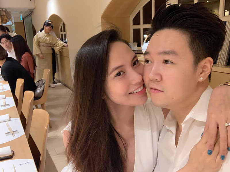 Thu Trang được khen có tài kinh doanh khi quản lý một số tụ điểm vui chơi của giới trẻ ở Sài Gòn. Ngoài ra, vợ của Lê Hiếu còn được nhận xét ngoan hiền.