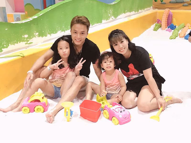 Vợ chồng sao Việt tuổi Tý này đã có 2 con, chung sống đến hơn thập kỷ nhưng tình cảm vẫn mặn nồng như hồi mới yêu.