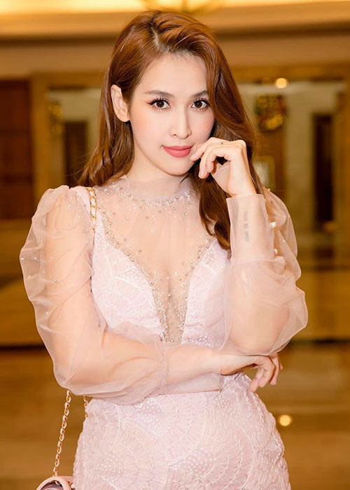 Tú Vi sinh con gái vào năm 2018. Hiện tại, vóc dáng của cô đã trở về như thời còn con gái.