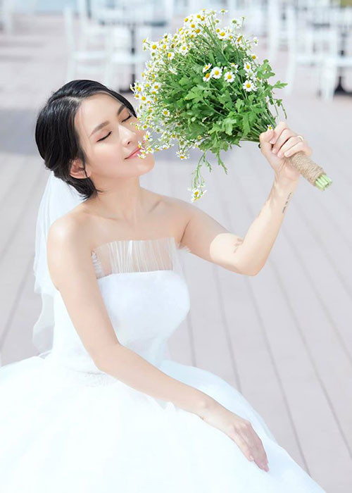 Tú Vi ngày càng đẹp mặn mà và khéo vun vén tổ ấm nhỏ của mình.