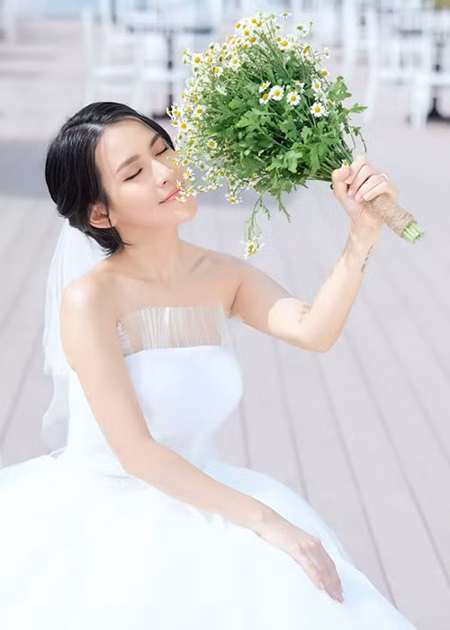 Tú Vi ngày càng đẹp mặn mà và khéo vun vén tổ ấm nhỏ của mình.