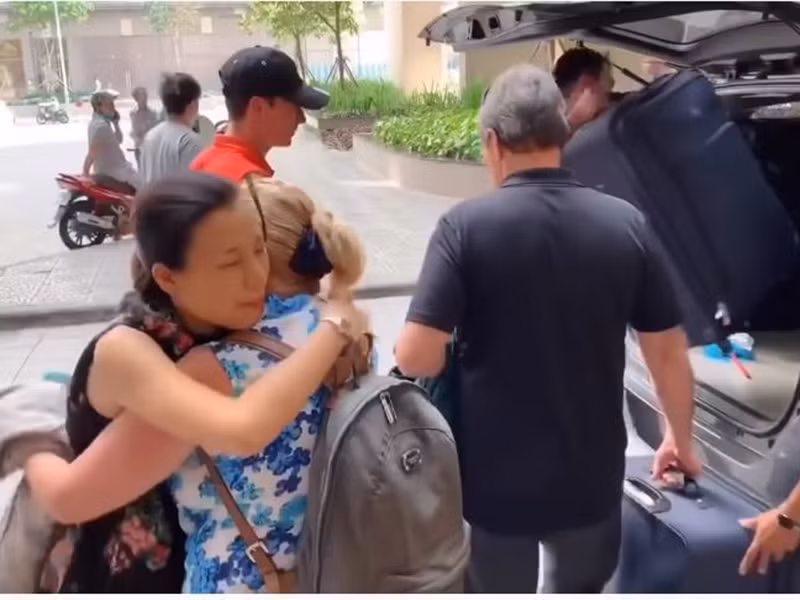 Nhiều cư dân mạng đặt nghi vấn Hoàng Oanh đang mang bầu sau đám cưới vào đầu tháng 12. Ảnh: Yan