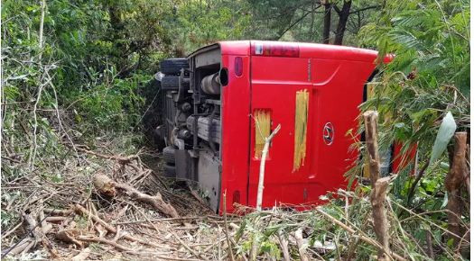 Da Lat: Xe giuong nam roi xuong vuc gan thien vien Truc Lam-Hinh-2