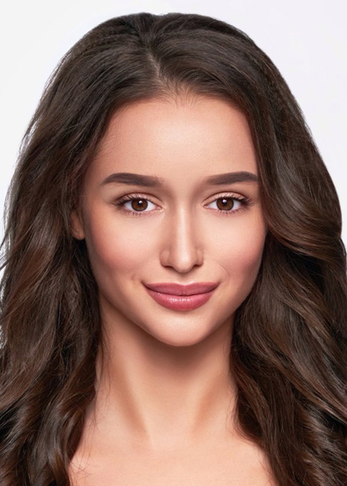 Đại diện Moldova - Elizaveta Cuznetova sẽ có mặt trong top 40 cuộc thi Miss World 2019 - Hoa hậu Thế giới 2019 vì thắng ở phần thi Head to Head. Elizaveta năm nay 19 tuổi, cao 1m72, có thể nói tiếng Anh, Nga, Pháp.