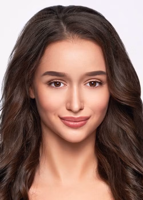 Đại diện Moldova - Elizaveta Cuznetova sẽ có mặt trong top 40 cuộc thi Miss World 2019 - Hoa hậu Thế giới 2019 vì thắng ở phần thi Head to Head. Elizaveta năm nay 19 tuổi, cao 1m72, có thể nói tiếng Anh, Nga, Pháp.