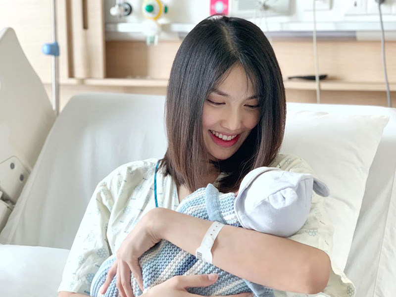 Sau 1 tuần sinh con, Lan Khuê vẫn không tin rằng cô đã thành bà mẹ bỉm sữa.