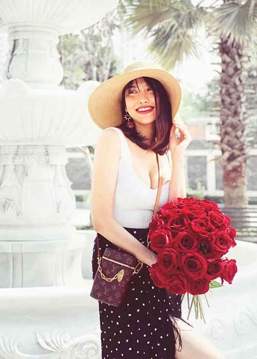 Nàng hoa khôi nhanh chóng lấy lại vóc dáng sau gần 1 tháng sinh con.