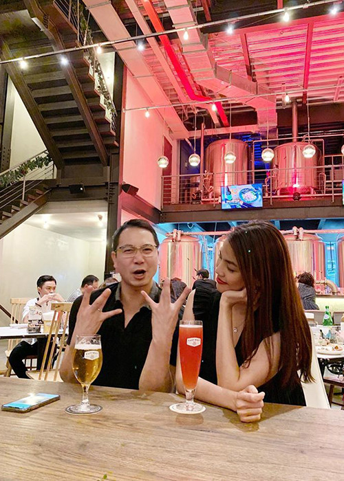 Lan Khuê hài hước chia sẻ dù đã cưới nhưng cô và chồng vẫn chỉ như đang hẹn hò.