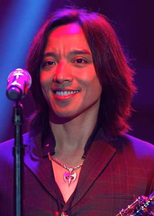 Sau khi tốt nghiệp, Hoài Phương sang Mỹ du học và định cư tại đây.