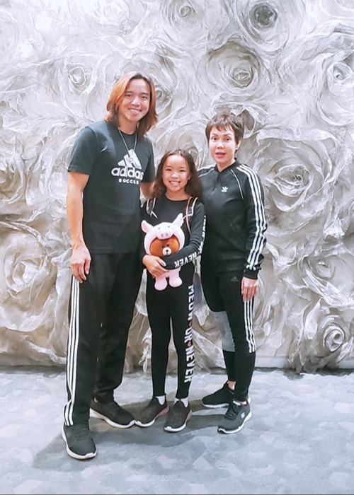 Năm 2005, Việt Hương lần đầu gặp Hoài Phương khi có chuyến lưu diễn ở Mỹ. 2 năm sau, cả hai chính thức “về chung một nhà”.