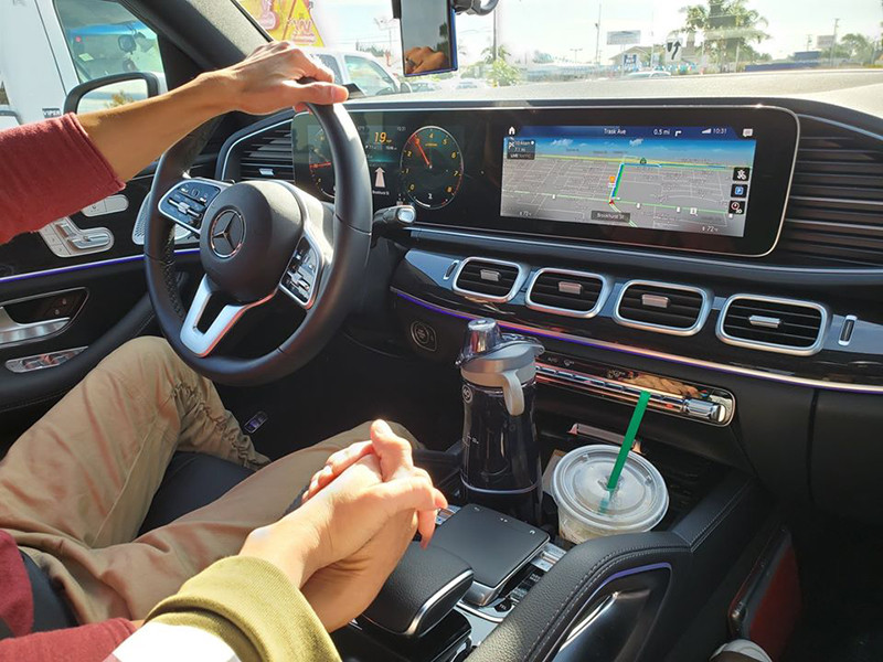 Trong mắt Việt Hương, ông xã khá tâm lý, yêu thương vợ con và sẵn sàng làm mọi việc vun đắp, xây dựng gia đình.