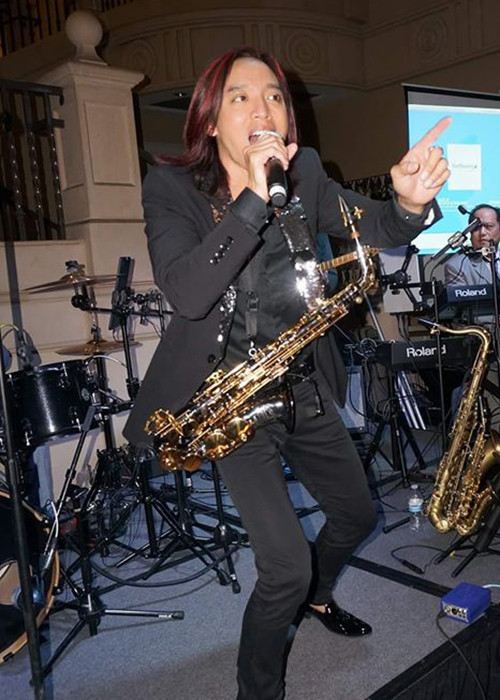 Hoài Phương đã đỗ thủ khoa ngành kèn clarinet, Nhạc viện Hà Nội. Thời còn sinh viên, anh kết hợp cùng ca sĩ Bằng Kiều thành lập nhóm nhạc.