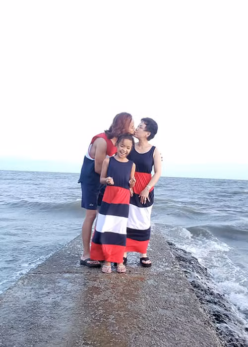 Bên nhau hơn 10 năm, vợ chồng nữ nghệ sĩ hài vẫn luôn ngọt ngào.