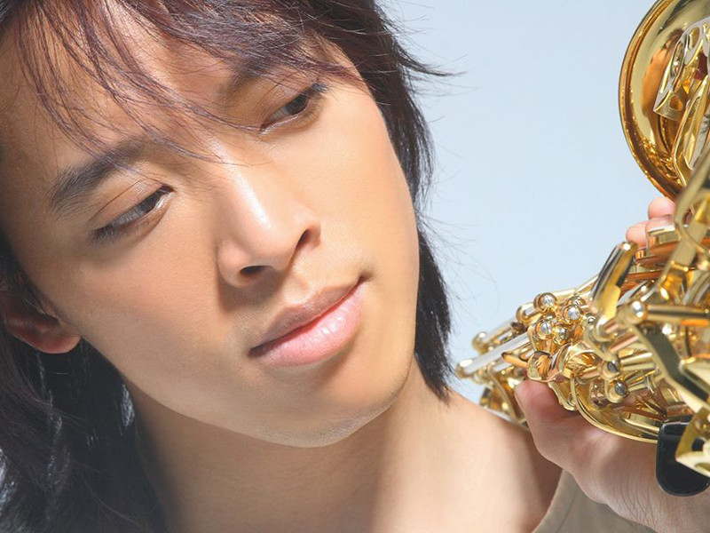 Ông xã của Việt Hương sở hữu khuôn mặt khá lãng tử với mái tóc dài.