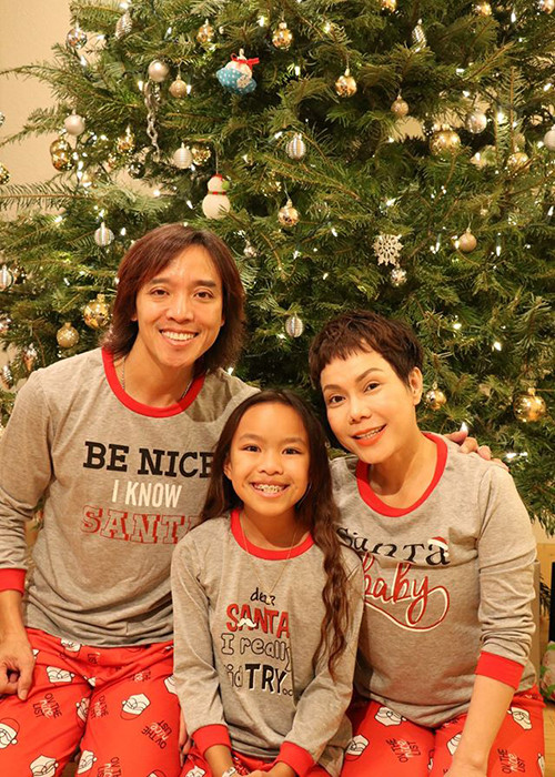 Dịp Giáng sinh, nữ danh hài khoe tổ ấm hạnh phúc kèm lời tâm sự "Cám ơn đời đã cho gia đình con luôn có nụ cười trên môi".