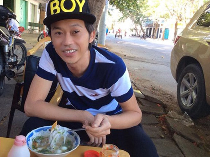 Nam danh hài thích ăn đồ đơn giản như cá kho, mắm và chẳng ngại ăn các món ăn vỉa hè.