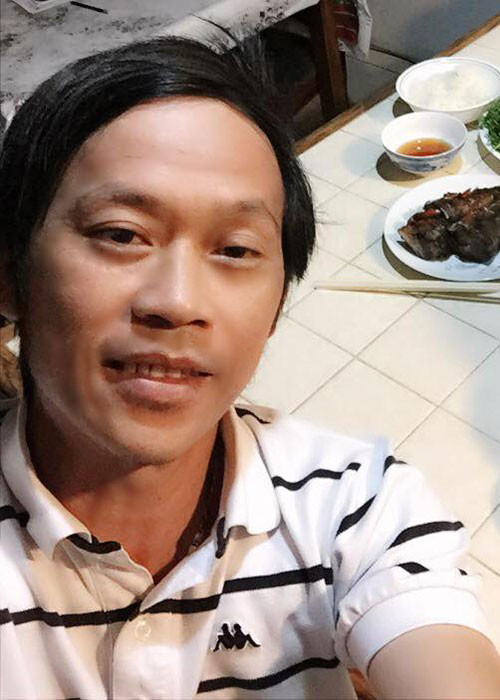 Là đại gia showbiz nhưng Hoài Linh lại có lối sống giản dị, bình dân.