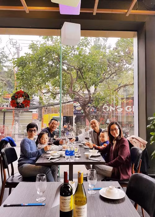 Tổ ấm hạnh phúc của MC "Ký ức vui vẻ" khiến nhiều người ngưỡng mộ. Ảnh: FBNV