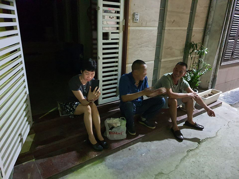 Nhà báo Lại Văn Sâm có cuộc sống giản dị bên vợ con, các cháu. Ảnh: FBNV