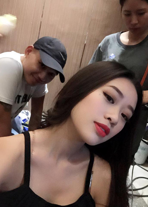 Khánh Vân thường xuyên mặc gợi cảm trên phim.